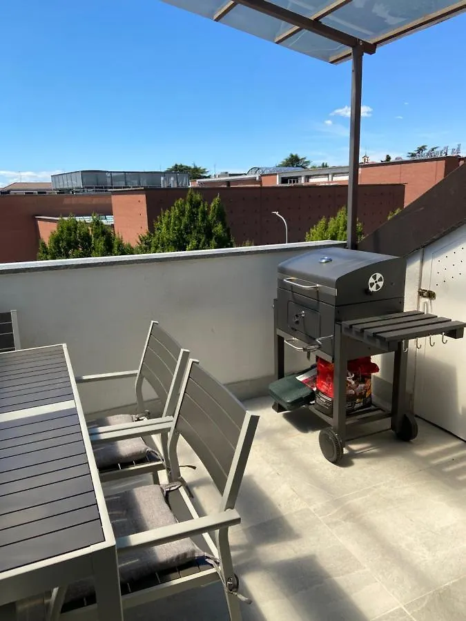 Rooftop Openspace With Balconies Parking And Bbq Комо Италия